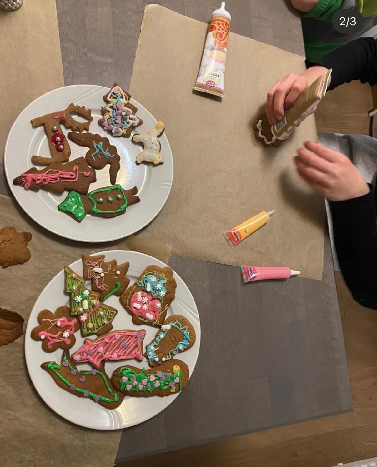 Piparien leipomista tupaillassa